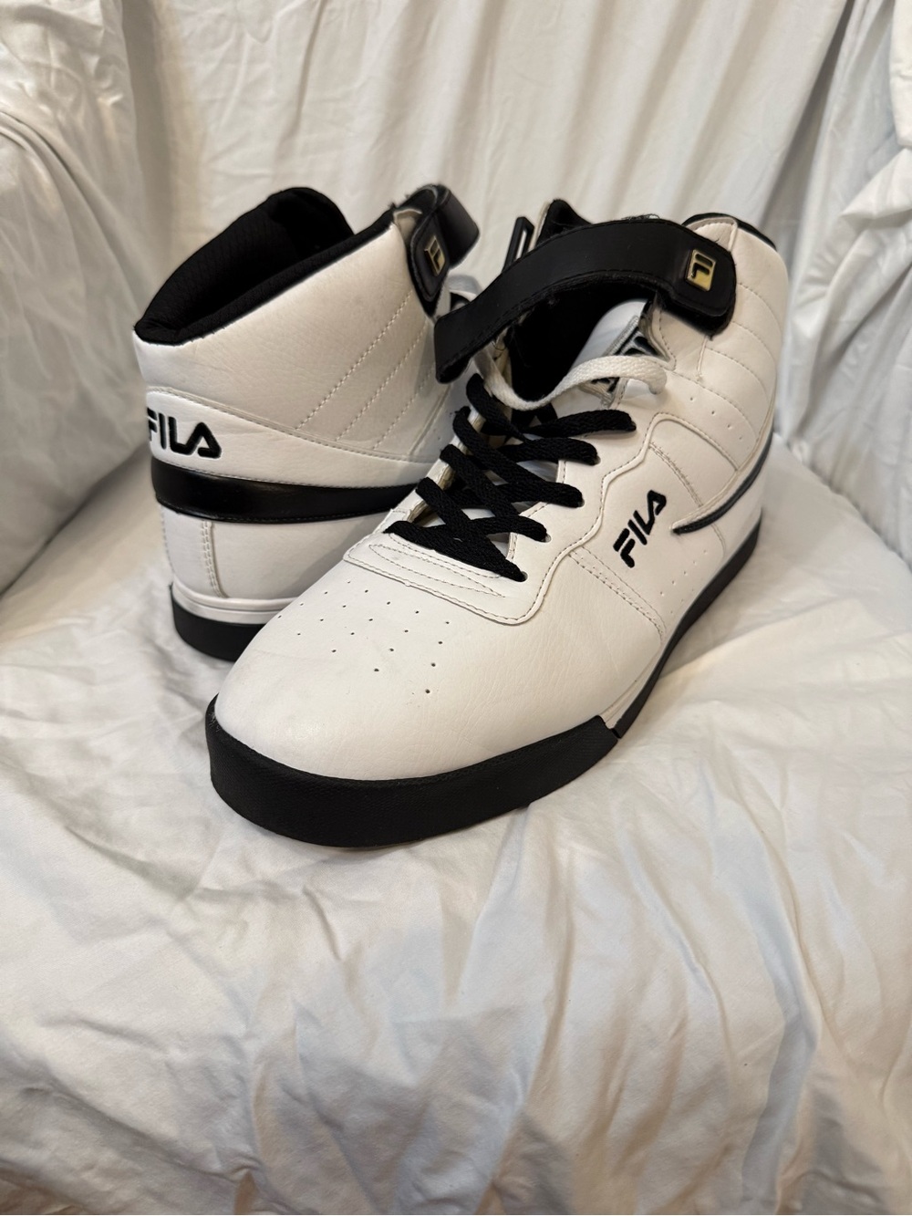 Fila Men’s Vulc 13 Mid Plus. Size 15. White/Black.